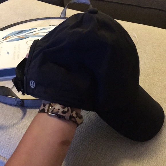 Lululemon cap - Picture 4 of 4